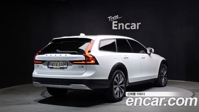 Volvo V90 B5 Ultimate AWD - фото 1