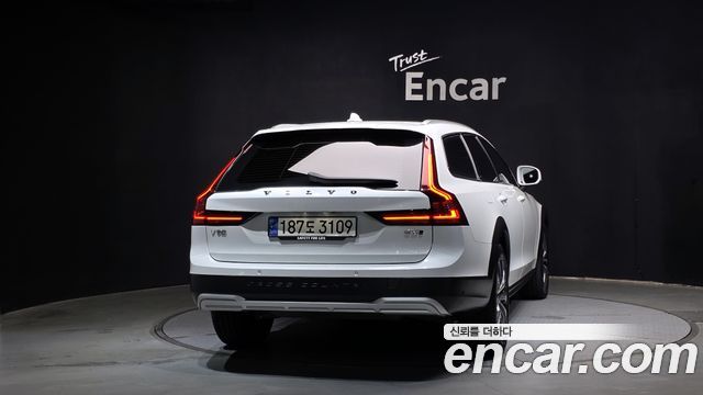Volvo V90 B5 Ultimate AWD - фото 3