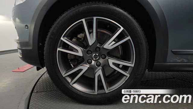Volvo V90 T5 Pro AWD - фото 3