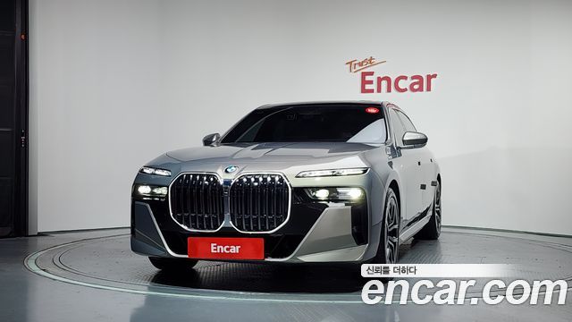 BMW 7-Series G70 740i sDrive M Sport - фото 0