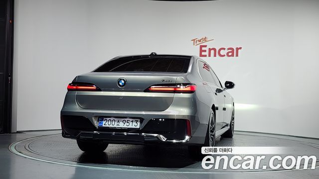 BMW 7-Series G70 740i sDrive M Sport - фото 3