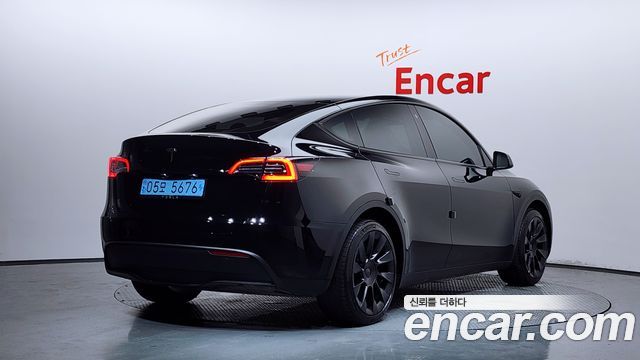 Tesla Model Y RWD - фото 1