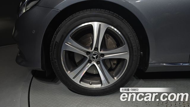 Mercedes-Benz E-Class W213 E300 4MATIC Avnatgarde - фото 4