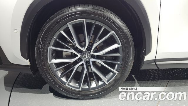 Lexus NX 2-го поколения Luxury - фото 4