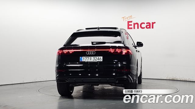 Audi Q8 55 TFSI Quattro Premium - фото 2