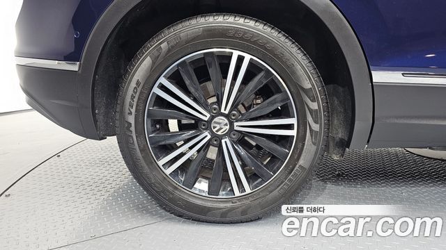 Volkswagen Tiguan 2-го поколения 2.0 TDI Prestige - фото 4