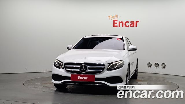 Mercedes-Benz E-Class W213 E300 4MATIC Avnatgarde - фото 2