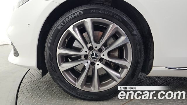 Mercedes-Benz E-Class W213 E300 4MATIC Avnatgarde - фото 4