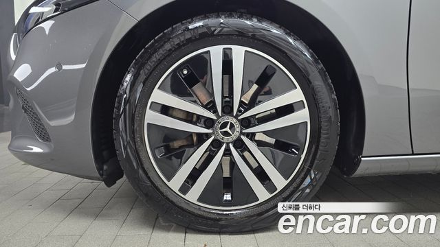 Mercedes-Benz A-Class W177 A220 Sedan - фото 4