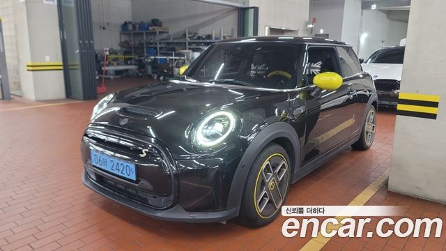 Mini Cooper SE Electric 3rd - фото 0