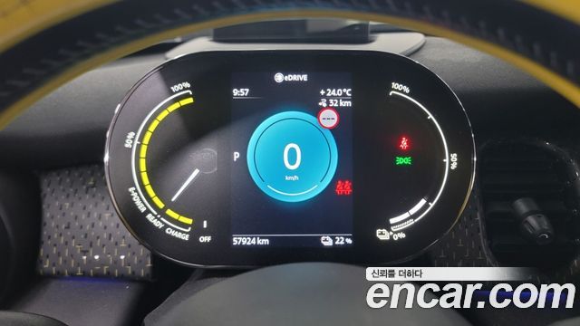 Mini Cooper SE Electric 3rd - фото 4