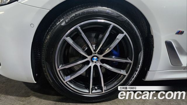 BMW 5-Series G30 520i M Sport - фото 4
