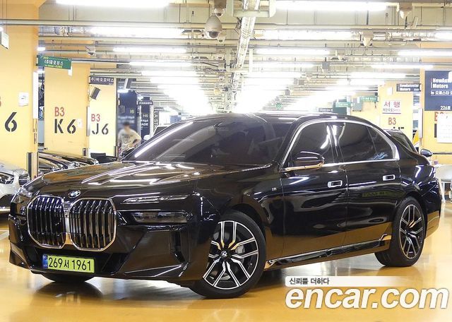 BMW 7-Series G70 740i xDrive M Sport - фото 0
