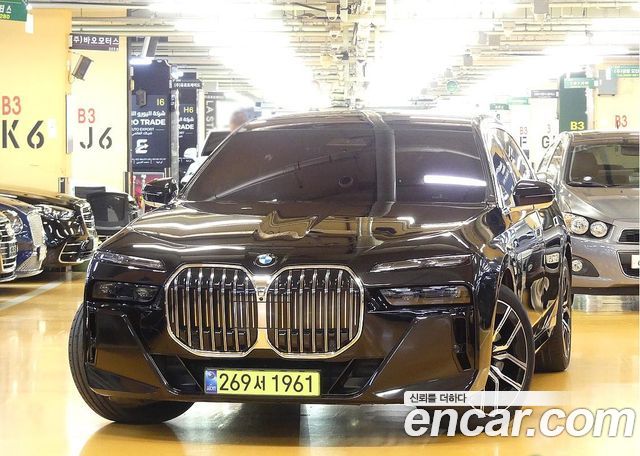 BMW 7-Series G70 740i xDrive M Sport - фото 2