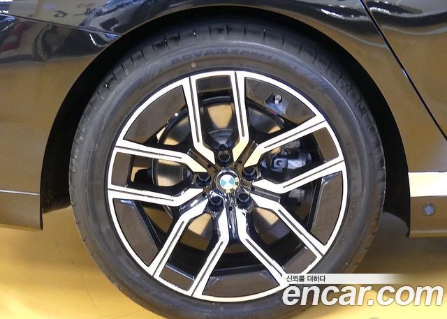 BMW 7-Series G70 740i xDrive M Sport - фото 4