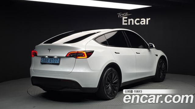 Tesla Model Y RWD - фото 1