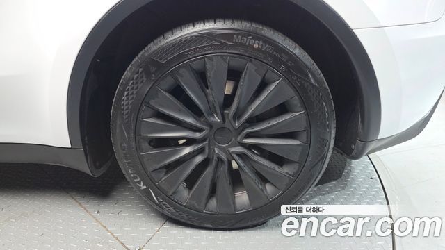 Tesla Model Y RWD - фото 4