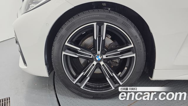 BMW 4-Series G22 420i M Sport Coupe - фото 4