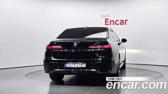BMW 7-Series G70 740i xDrive M Sport - фото 3