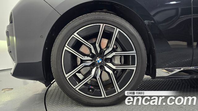BMW 7-Series G70 740i xDrive M Sport - фото 4