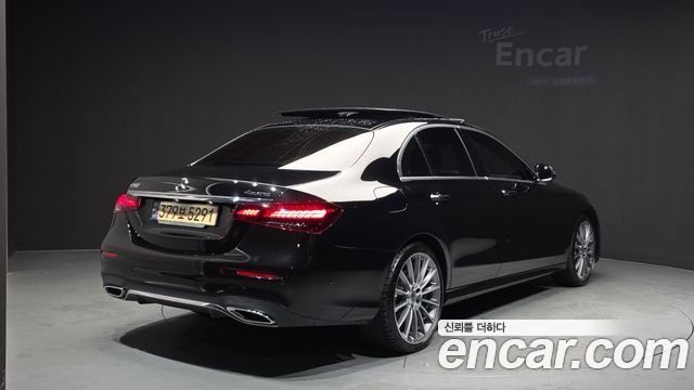 Mercedes-Benz E-Class W213 E350 4MATIC AMG Line - фото 1