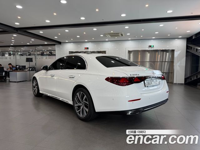 Mercedes-Benz E-Class W214 E220d 4MATIC Exclusive - фото 2