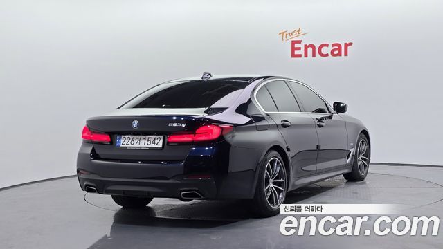BMW 5-Series G30 523d M Sport - фото 1