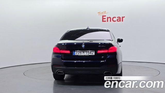 BMW 5-Series G30 523d M Sport - фото 3