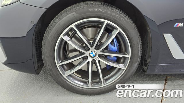 BMW 5-Series G30 523d M Sport - фото 4