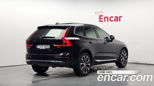 Volvo XC60 2-го поколения B6 Ultimate Bright - фото 1