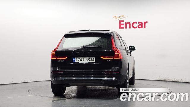 Volvo XC60 2-го поколения B6 Ultimate Bright - фото 3