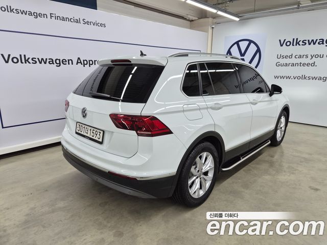 Volkswagen Tiguan 2-го поколения 2.0 TDI Premium - фото 1
