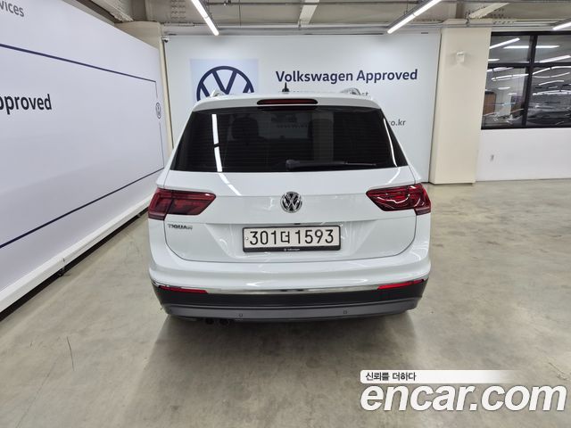 Volkswagen Tiguan 2-го поколения 2.0 TDI Premium - фото 3