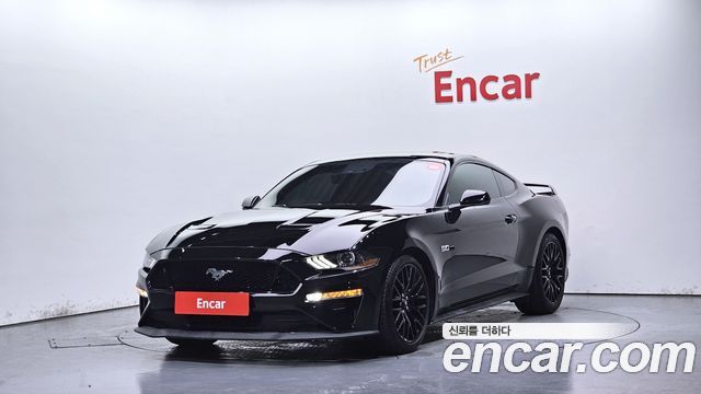 Ford Mustang GT Coupe - фото 0