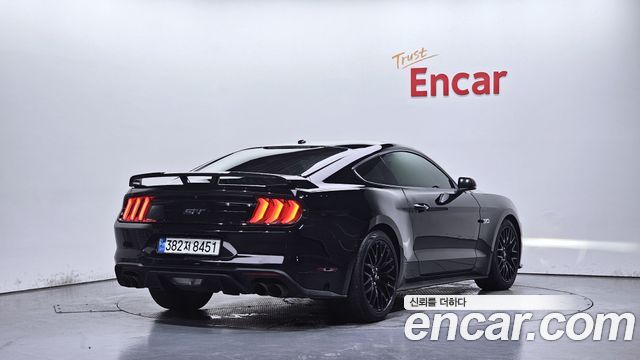 Ford Mustang GT Coupe - фото 1