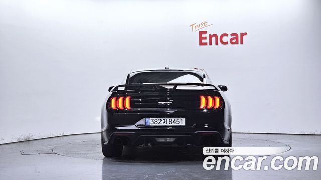Ford Mustang GT Coupe - фото 3