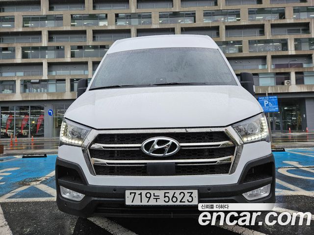 Hyundai Solati 15-seater Luxury - фото 0
