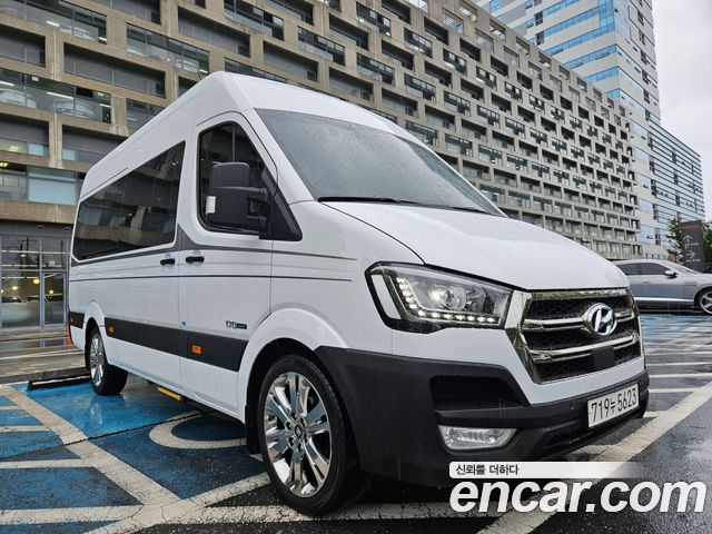 Hyundai Solati 15-seater Luxury - фото 1