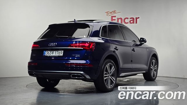 Audi Q5 FY 45 TFSI Quattro Premium - фото 1