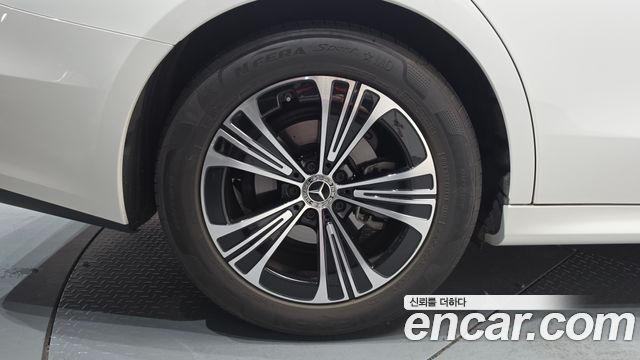 Mercedes-Benz E-Class W214 E200 Avantgarde - фото 3