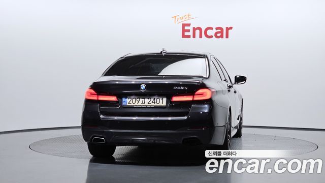 BMW 5-Series G30 523d M Sport - фото 3