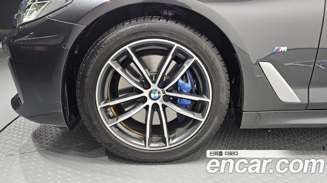 BMW 5-Series G30 523d M Sport - фото 4
