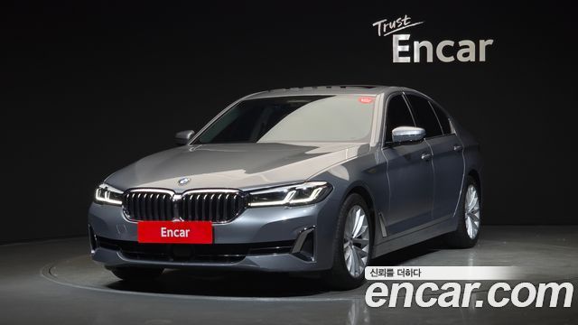 BMW 5-Series G30 520i Luxury - фото 0