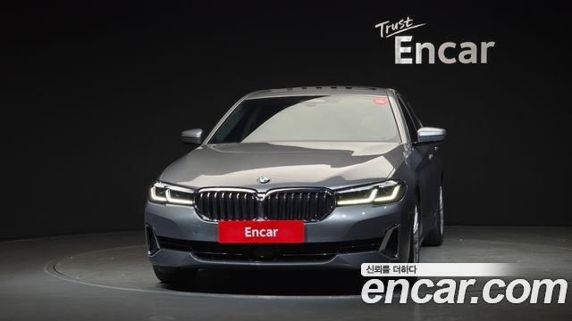 BMW 5-Series G30 520i Luxury - фото 2