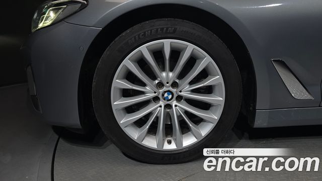 BMW 5-Series G30 520i Luxury - фото 4