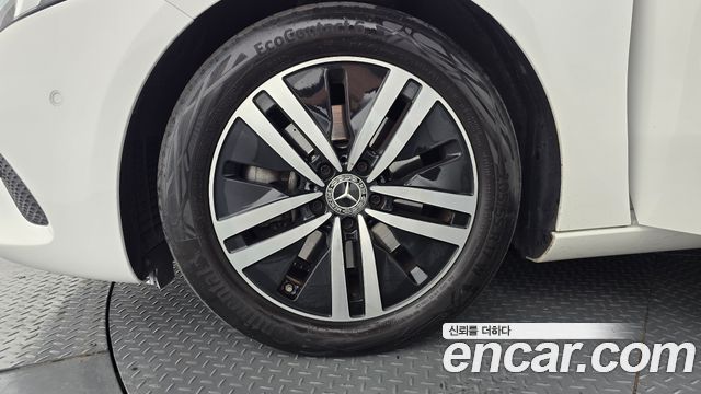 Mercedes-Benz A-Class W177 A220 Sedan - фото 3