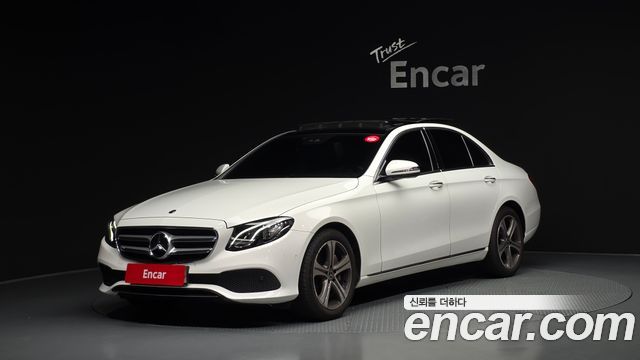 Mercedes-Benz E-Class W213 E300 Avantgarde - фото 0