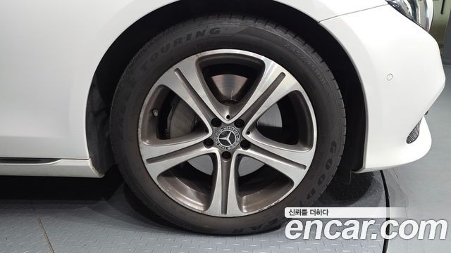 Mercedes-Benz E-Class W213 E300 Avantgarde - фото 4