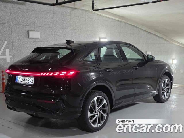 Audi Q5 40 TDI Quattro S Line Sportback - фото 1