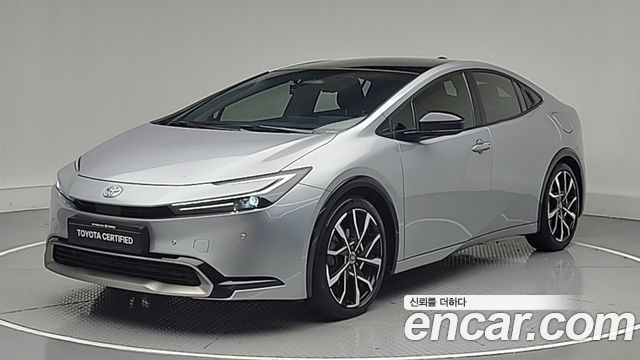 Toyota Prius 5-го поколения 2.0 PHEV XSE - фото 0